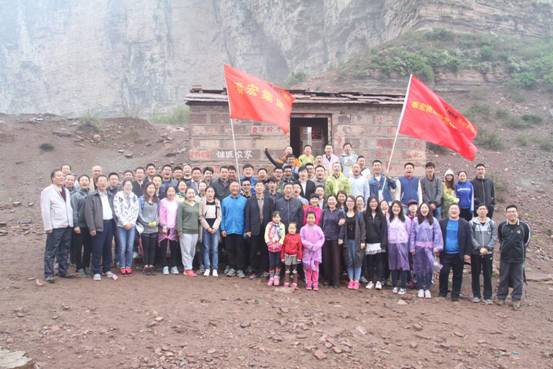 问鼎网页版登录入口成功举行军事素质拓展训练